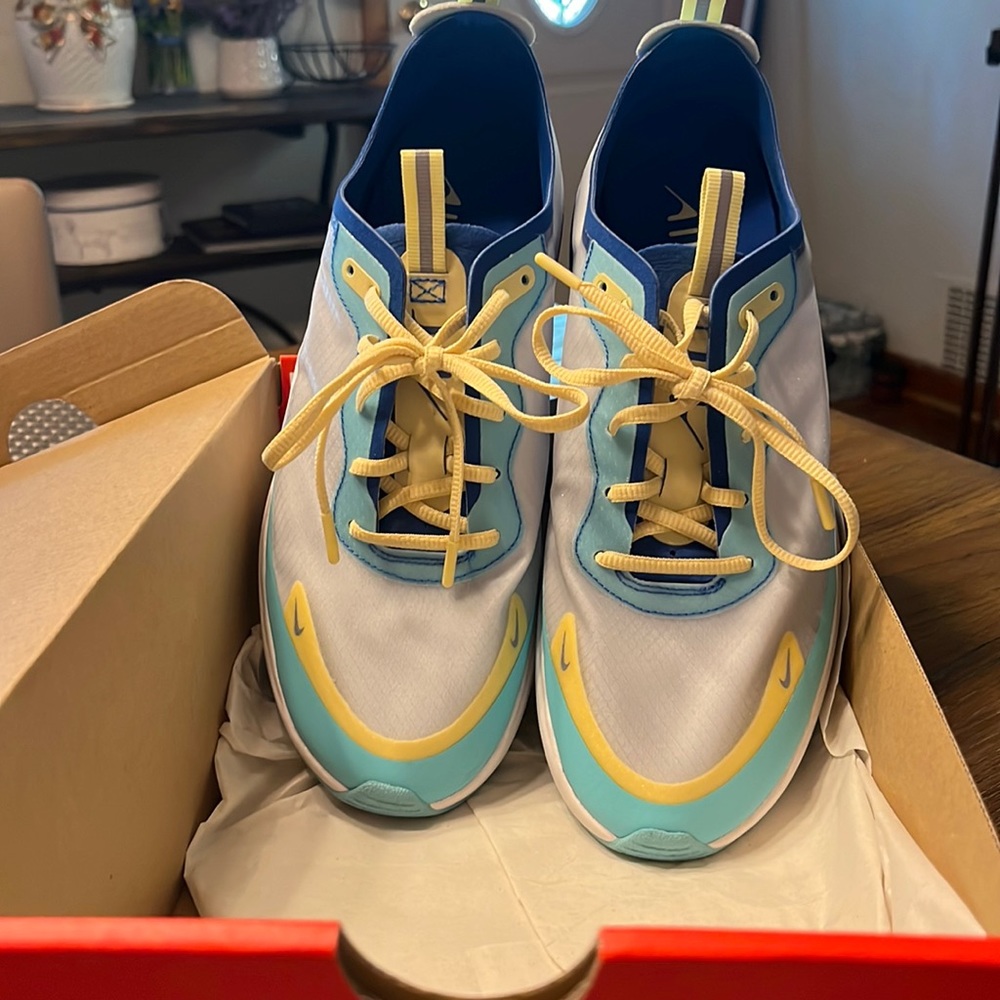 Nike size 8 worn one time- super clean- 8 is too large for me.